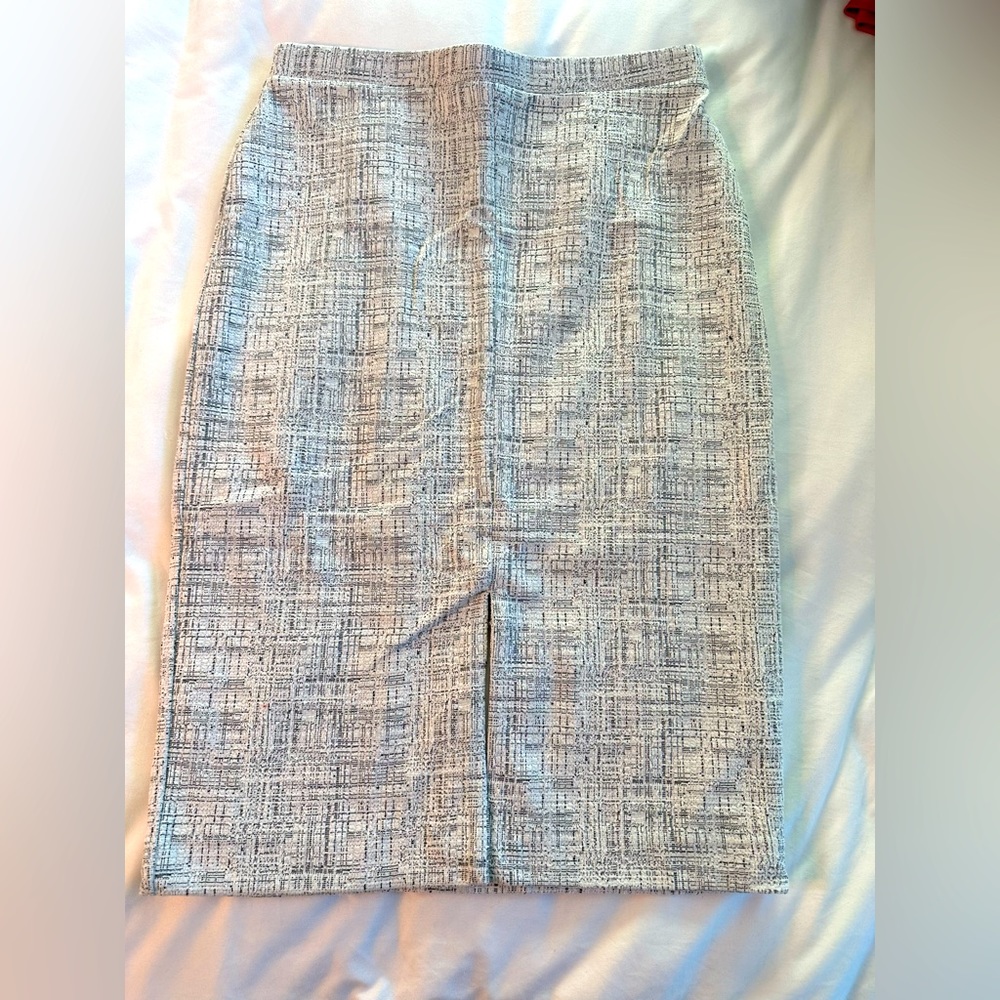 Ann Taylor pencil skirt with front slit. S. Tags attached